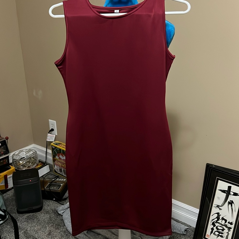 Size small mid length sleeveless dress, this dress!